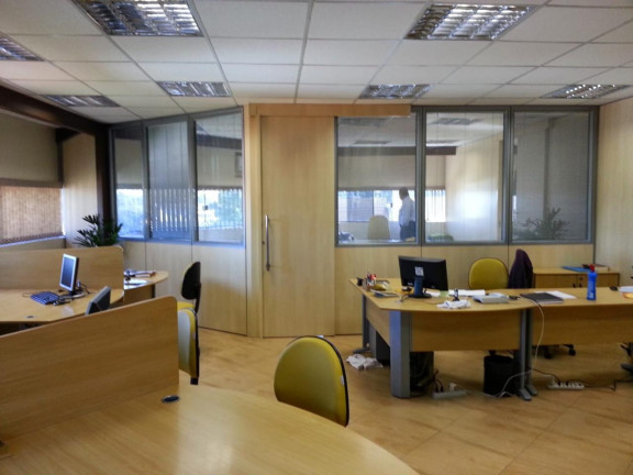 Sala Comercial para Alugar, 136 m² em Jardim Lambreta - Cotia