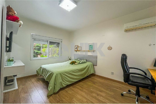 Imagem Casa com 4 Quartos à Venda, 300 m² em Chácara Das Pedras - Porto Alegre Imagem Casa com 4 Quartos à Venda, 300 m² em Chácara Das Pedras - Porto Alegre