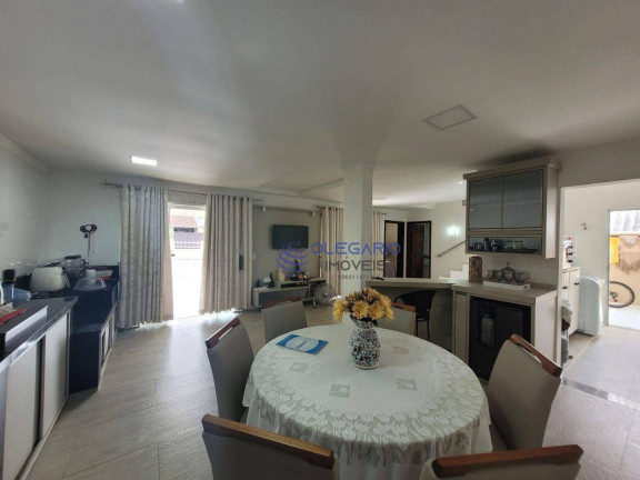 Imagem Sobrado com 4 Quartos à Venda, 233 m² em Armação - Penha