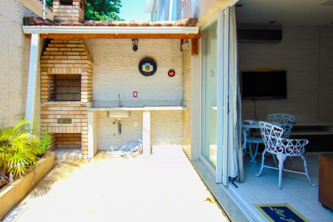Imagem Casa com 4 Quartos à Venda, 315 m² em Enseada - Guarujá
