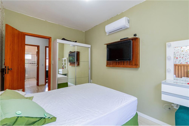 Imagem Casa com 2 Quartos à Venda, em Hípica - Porto Alegre Imagem Casa com 2 Quartos à Venda, em Hípica - Porto Alegre
