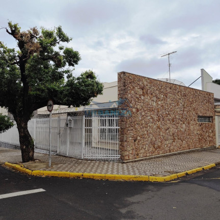 Imagem Casa com 3 Quartos à Venda, 208 m² em Centro - Birigui