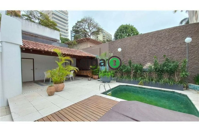 Casa com 3 Quartos para Alugar, 370 m² em Vila Nova Conceição - São Paulo