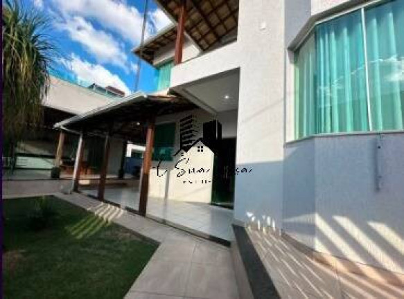 Foto do imóvel Casa com 4 Quartos à Venda, 370 m² em Cabral - Contagem