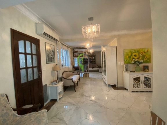 Casa com 3 Quartos à Venda, 210 m² em Embaré - Santos