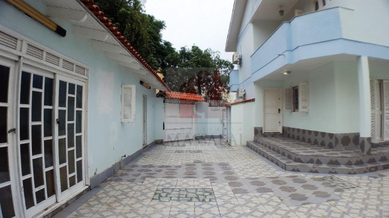 Imagem Casa com 4 Quartos à Venda, 350 m² em Nonoai - Porto Alegre Imagem Casa com 4 Quartos à Venda, 350 m² em Nonoai - Porto Alegre