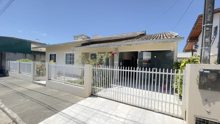 Imagem Casa com 3 Quartos à Venda, 335 m² em Centro - Barra Velha Imagem Casa com 3 Quartos à Venda, 335 m² em Centro - Barra Velha