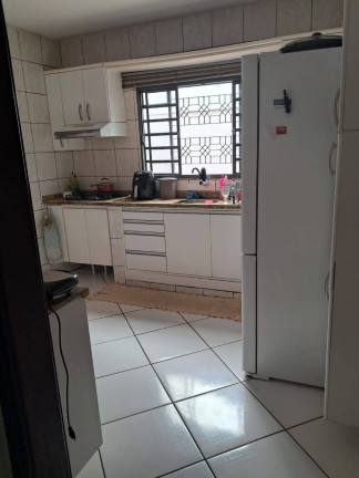 Imagem Casa com 3 Quartos à Venda, 190 m² em Jardim Dos Estados - Londrina