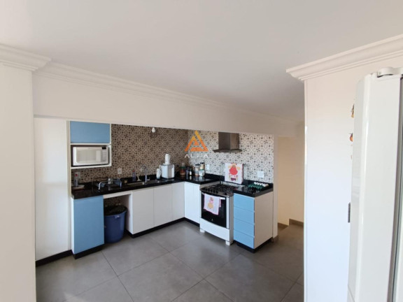 Imagem Casa com 4 Quartos à Venda, 300 m²