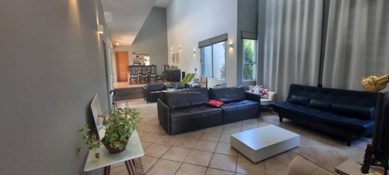 Imagem Casa de Condomínio com 4 Quartos à Venda, 380 m²