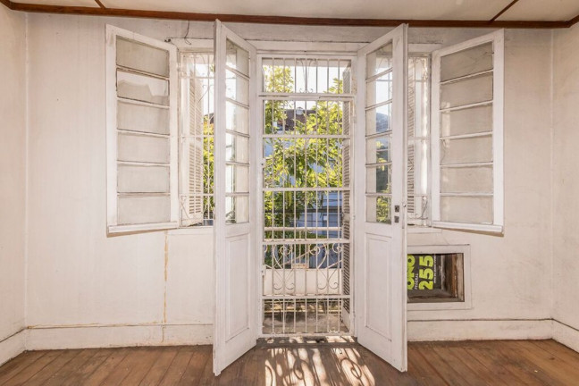 Imagem Imóvel com 3 Quartos à Venda, em Floresta - Porto Alegre Imagem Imóvel com 3 Quartos à Venda, em Floresta - Porto Alegre