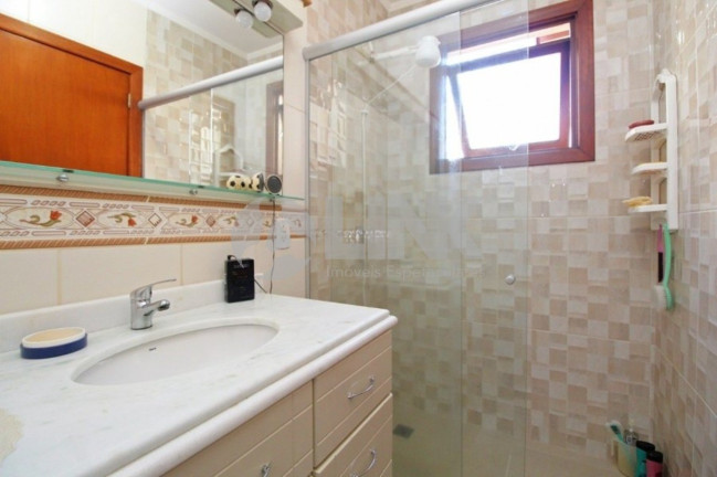 Imagem Casa com 3 Quartos à Venda, 225 m² em Jardim Itu - Porto Alegre