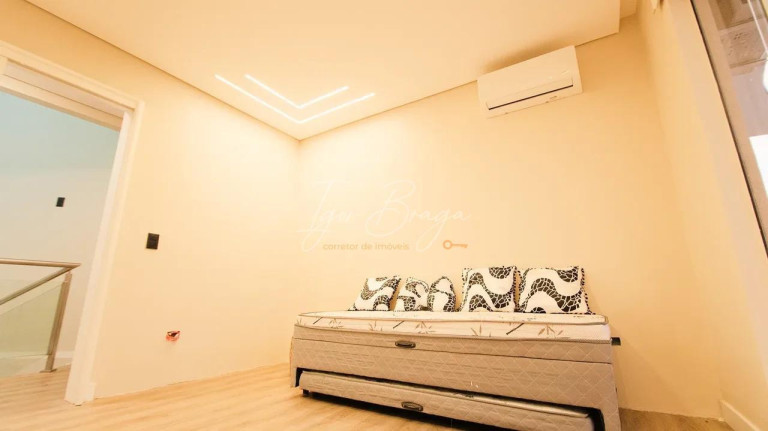 Imagem Casa com 3 Quartos à Venda, 363 m² em Butiatuvinha - Curitiba
