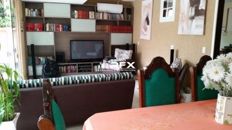 Imagem Casa com 3 Quartos à Venda, 525 m² em Maria Paula - Niterói