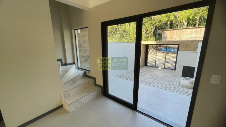Imagem Casa com 2 Quartos à Venda, 140 m² em Bombas - Bombinhas Imagem Casa com 2 Quartos à Venda, 140 m² em Bombas - Bombinhas