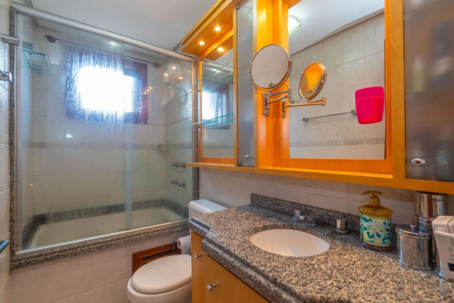 Imagem Imóvel com 3 Quartos à Venda, 157 m² em Menino Deus - Porto Alegre Imagem Imóvel com 3 Quartos à Venda, 157 m² em Menino Deus - Porto Alegre