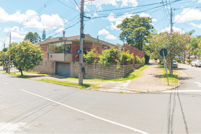 Imagem Casa com 3 Quartos à Venda, 298 m² em Chácara Das Pedras - Porto Alegre Imagem Casa com 3 Quartos à Venda, 298 m² em Chácara Das Pedras - Porto Alegre
