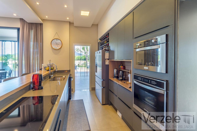 Imagem Casa com 4 Quartos à Venda, 600 m² em São Francisco De Assis - Camboriú Imagem Casa com 4 Quartos à Venda, 600 m² em São Francisco De Assis - Camboriú