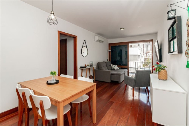 Imagem Apartamento com 2 Quartos à Venda, 117 m² em Moinhos De Vento - Porto Alegre Imagem Apartamento com 2 Quartos à Venda, 117 m² em Moinhos De Vento - Porto Alegre