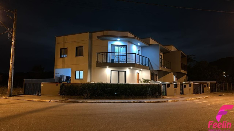 Casa com 3 Quartos à Venda, 94 m² em Forquilhas - São José