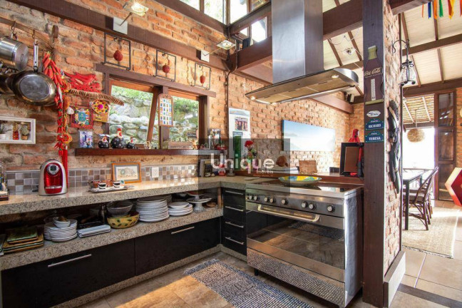 Imagem Casa com 7 Quartos à Venda, 454 m² em Ferradura - Armação Dos Búzios Imagem Casa com 7 Quartos à Venda, 454 m² em Ferradura - Armação Dos Búzios