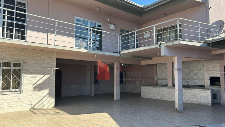 Sobrado com 5 Quartos à Venda, 153 m² em Barra Do Rio - Itajaí