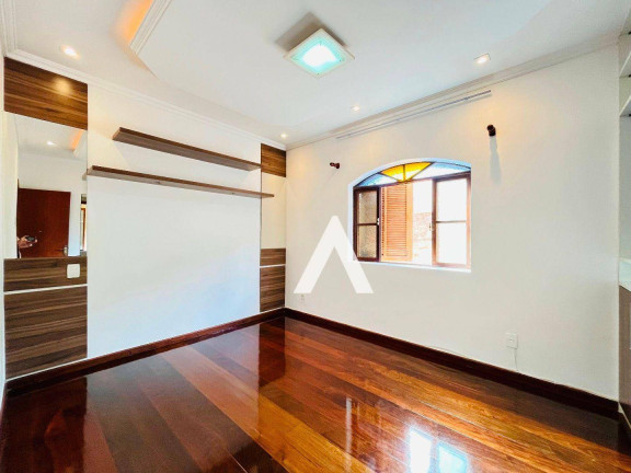 Imagem Casa com 4 Quartos à Venda, 398 m² em Vale Do Paraíso - Teresópolis
