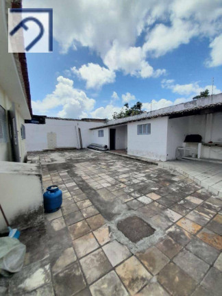 Casa com 4 Quartos à Venda, 257 m² em Lagoa Nova - Natal