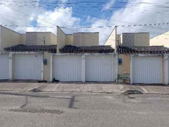 Casa com 2 Quartos à Venda, 140 m² em Olho D' Agua - Maracanau