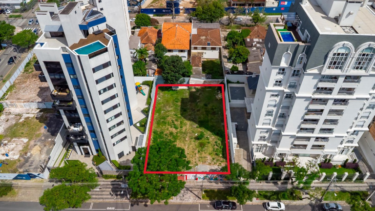 Terreno à Venda, 900 m² em Centro - Curitiba
