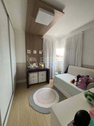 Imagem Casa com 4 Quartos à Venda, 243 m² em Centro - Camboriú Imagem Casa com 4 Quartos à Venda, 243 m² em Centro - Camboriú