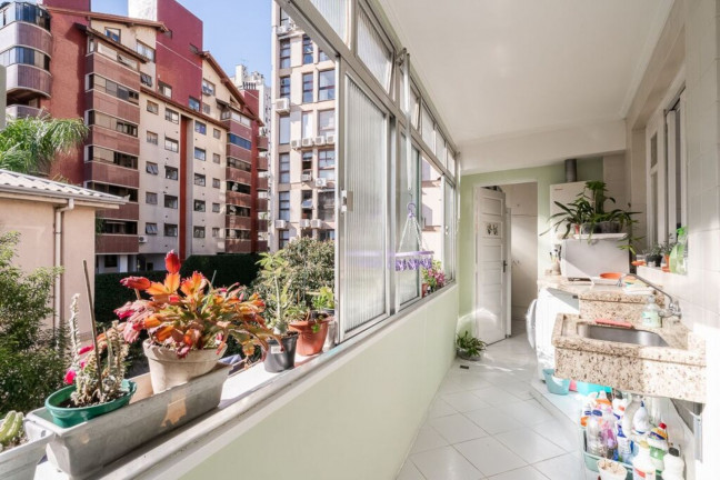 Imagem Imóvel com 3 Quartos à Venda, 204 m² em Rio Branco - Porto Alegre Imagem Imóvel com 3 Quartos à Venda, 204 m² em Rio Branco - Porto Alegre