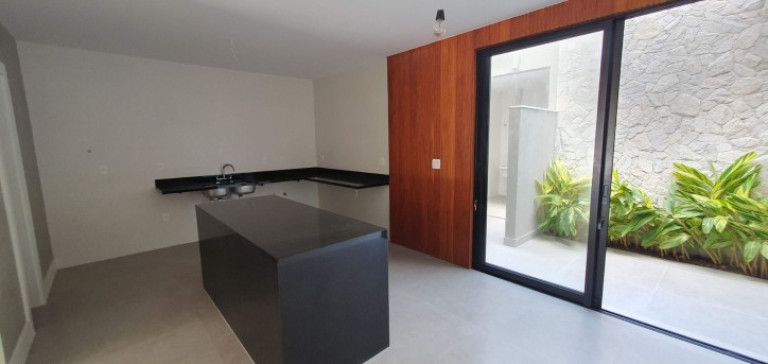 Imagem Casa com 4 Quartos à Venda, 320 m² em Barra Da Tijuca - Rio De Janeiro Imagem Casa com 4 Quartos à Venda, 320 m² em Barra Da Tijuca - Rio De Janeiro