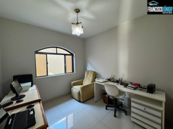 Imagem Casa com 4 Quartos à Venda, 390 m² em Setor Coimbra - Goiânia
