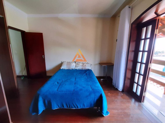 Imagem Casa com 4 Quartos à Venda, 380 m²