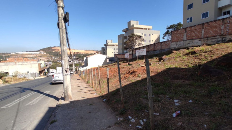 Terreno à Venda, 1.200 m² em Cabral - Contagem