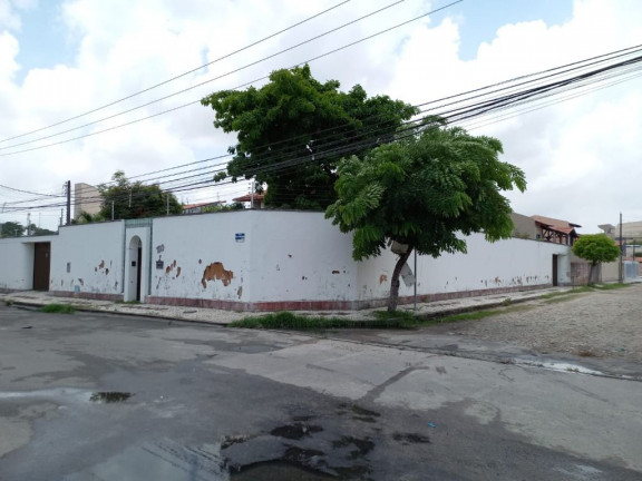 Casa com 4 Quartos à Venda ou Locação, 561 m² em Sapiranga - Fortaleza