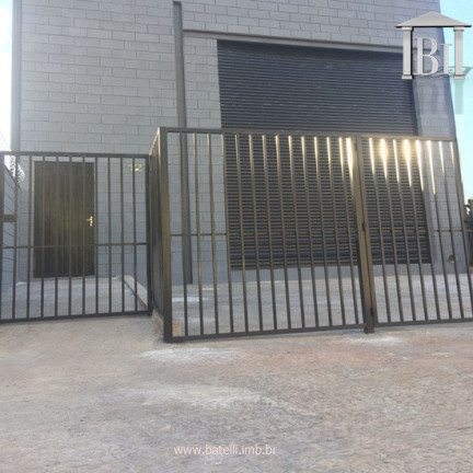 Imóvel Comercial à Venda, 272 m² em Vila Jovina - Cotia