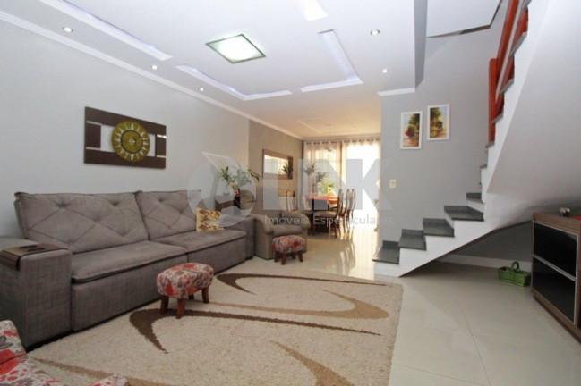 Imagem Casa com 3 Quartos à Venda, 225 m² em Jardim Itu - Porto Alegre