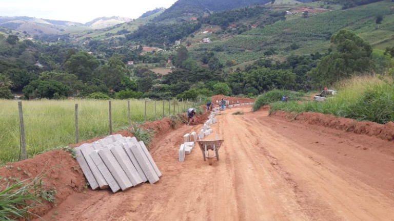 Imagem Chácara à Venda, 1.960 m² Imagem Chácara à Venda, 1.960 m²