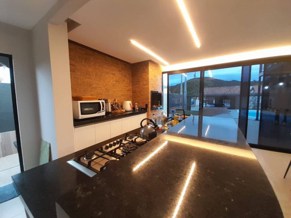 Imagem Casa com 4 Quartos para Temporada, 150 m² em Zimbros - Bombinhas Imagem Casa com 4 Quartos para Temporada, 150 m² em Zimbros - Bombinhas