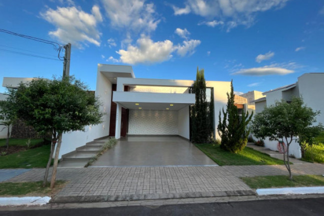 Casa à Venda, 364 m² em Rua Gaivota - Umuarama