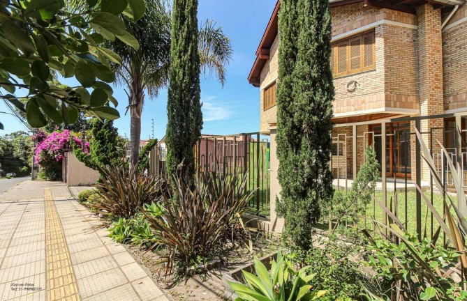 Imagem Casa com 3 Quartos à Venda, 232 m² em Jardim Isabel - Porto Alegre