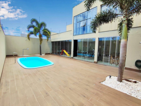 Imagem Casa com 3 Quartos à Venda, 330 m² em Arapongas Imagem Casa com 3 Quartos à Venda, 330 m² em Arapongas
