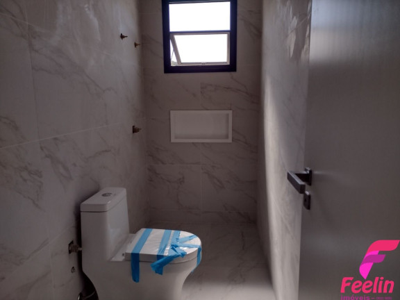 Imagem Casa com 3 Quartos à Venda, 204 m² em Rio Tavares - Florianópolis