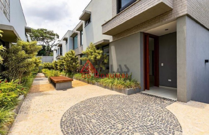 Imagem Sobrado com 3 Quartos à Venda, 352 m² em Moema - São Paulo Imagem Sobrado com 3 Quartos à Venda, 352 m² em Moema - São Paulo