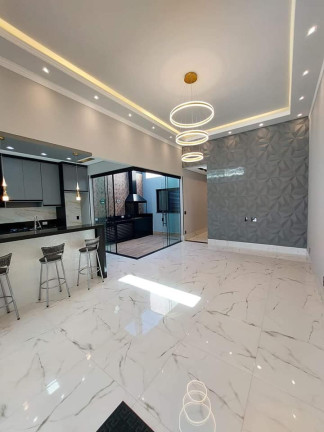 Casa com 3 Quartos à Venda,  em Jardins - Bragança Paulista