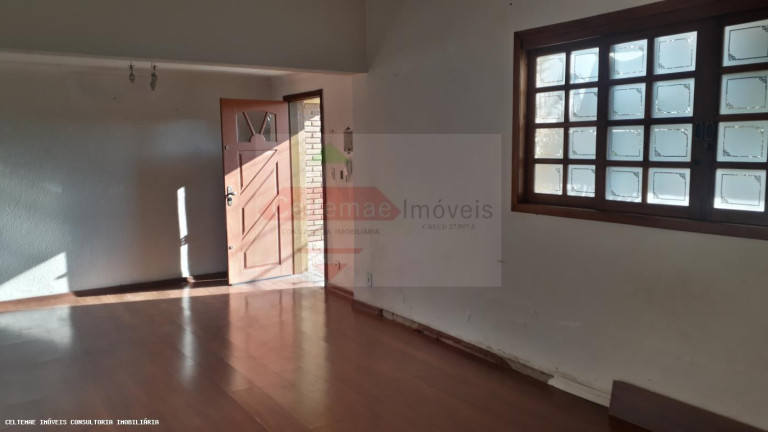 Imagem Casa com 5 Quartos à Venda, 200 m² em Jardim Humaita - Taubaté