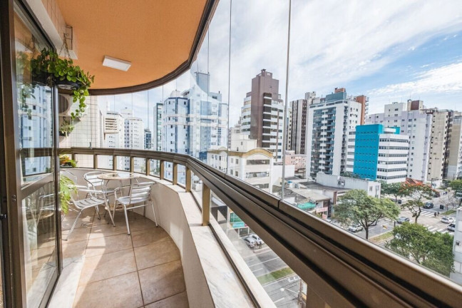 Imagem Apartamento com 3 Quartos à Venda, 109 m² em Centro - Florianópolis Imagem Apartamento com 3 Quartos à Venda, 109 m² em Centro - Florianópolis