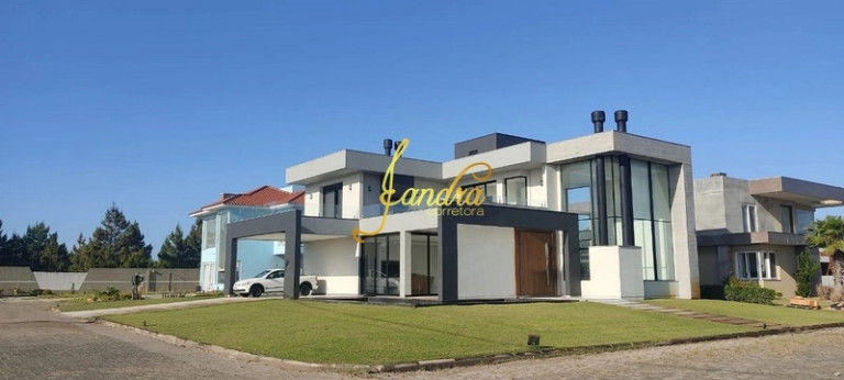 Imagem Casa de Condomínio com 4 Quartos à Venda, 419 m² em Atlantida Sul - Osorio